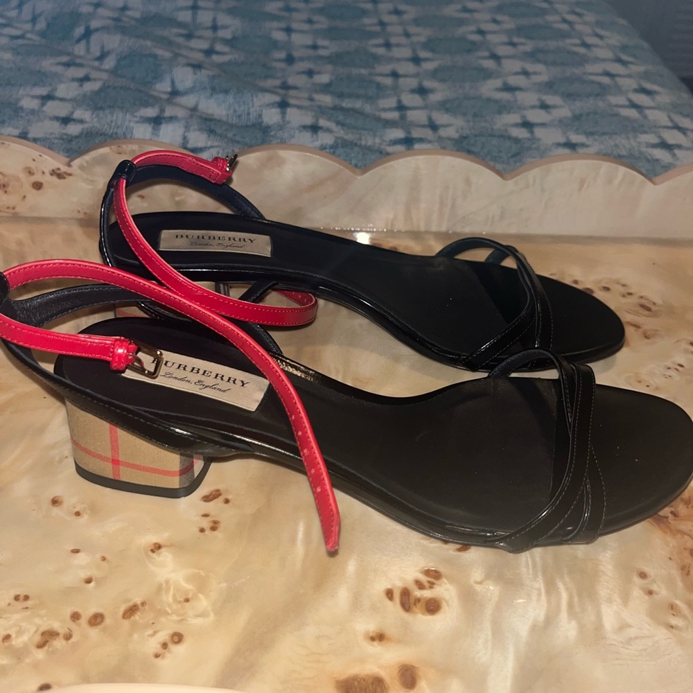 Burberry Black and Red Sandals - Picture 2 of 6